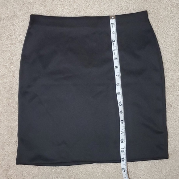 Forever 21 Black Mini Skirt - Picture 5 of 6
